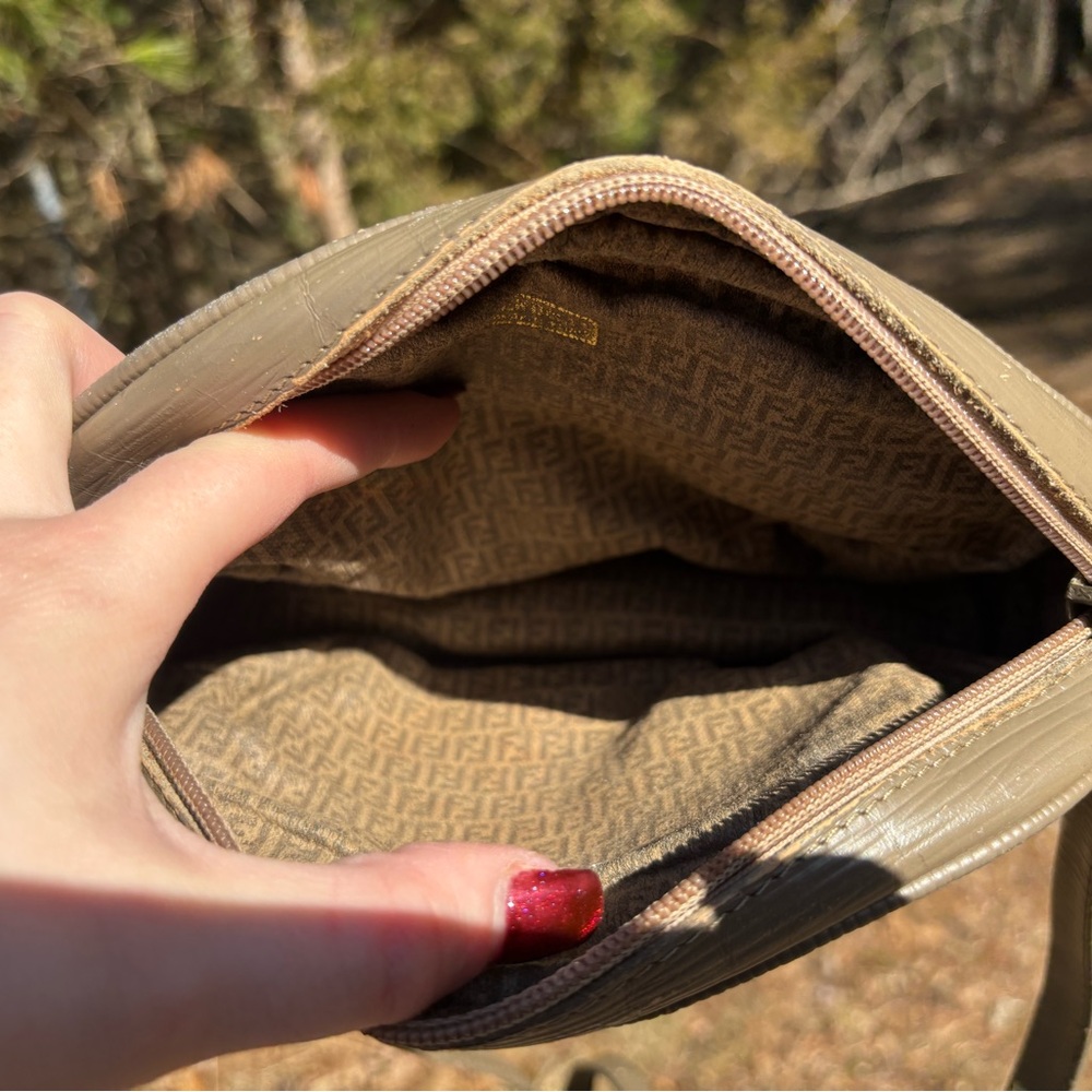 Vintage ✨Fendi Crossbody Bag - Picture 5 of 11